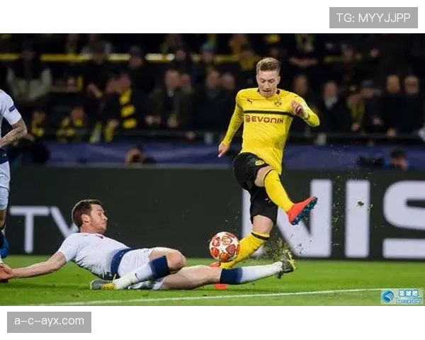 克鲁伊夫关键战上演惊天逆转，诠释足球艺术与智慧