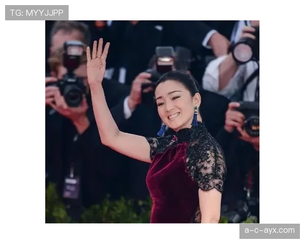 卢玉菲今天又被拍到穿着随便,明星气场全无,比平时赛场上的她差远了! 卢玉菲今天又被拍到穿着随便,明星气场全无,比平时赛场上的她差远了!